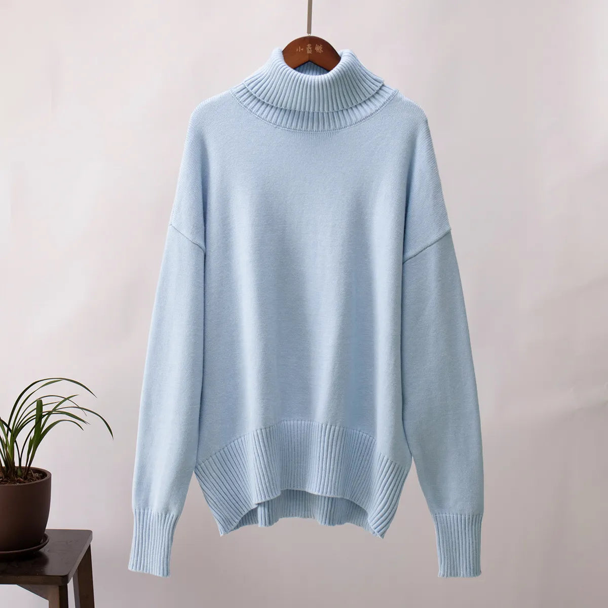 Moderne, stilvolle Winterpullover