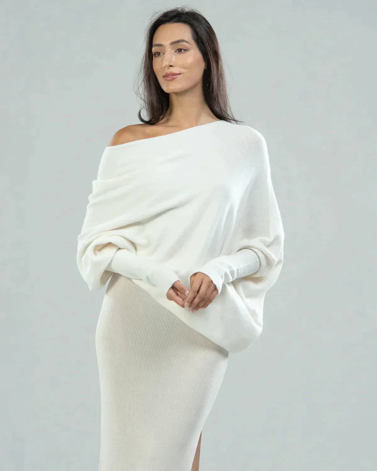 Eleganter, asymmetrisch drapierter Cressida™-Pullover mit Rundhalsausschnitt