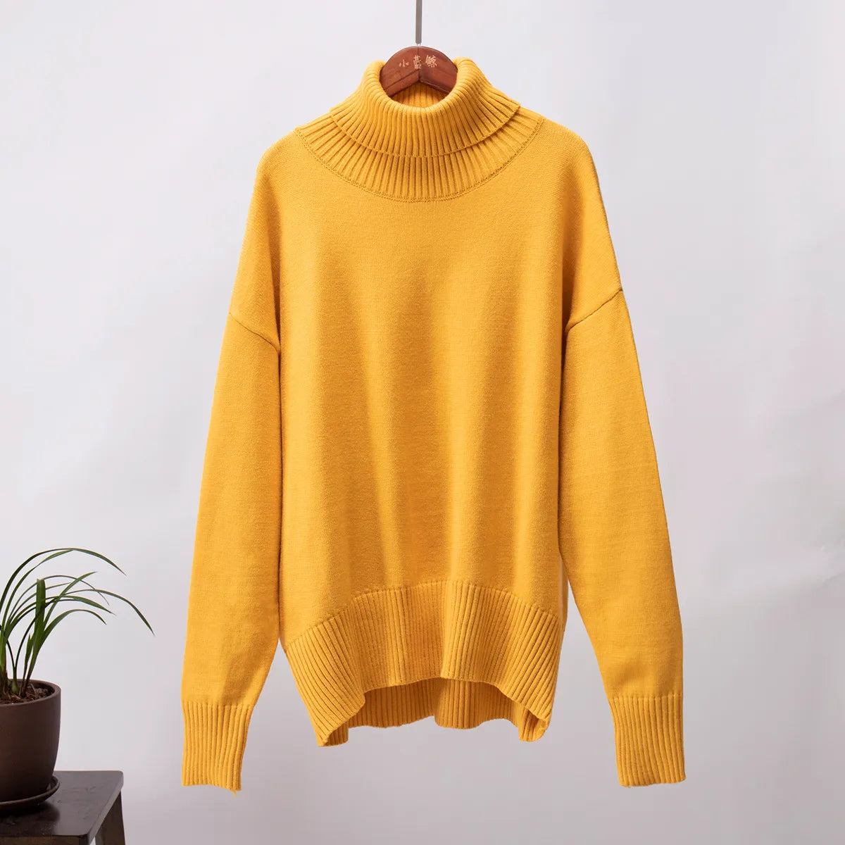 Moderne, stilvolle Winterpullover