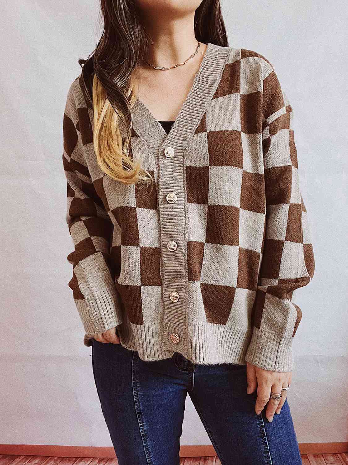 Stylish and Minimalist WolffMode Cardigan