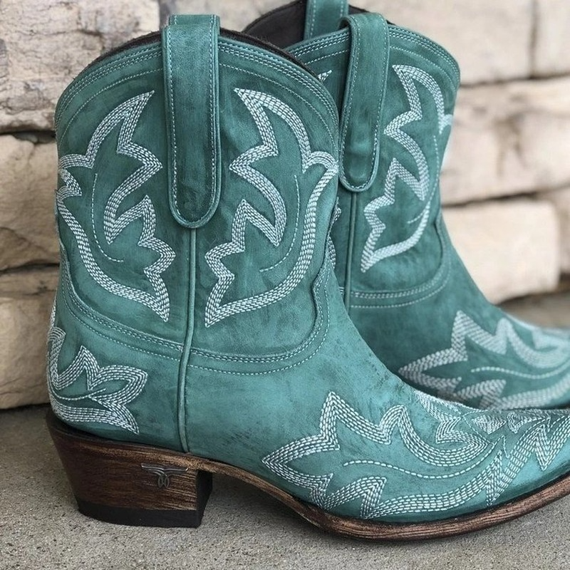 Lederne Cowboystiefel mit Stickerei von WOLFFMODE