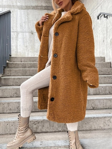 Minimalistisches Winterkleid im angesagten Stil