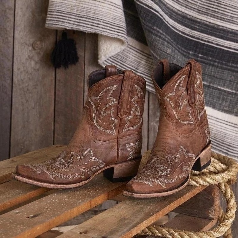 Lederne Cowboystiefel mit Stickerei von WOLFFMODE