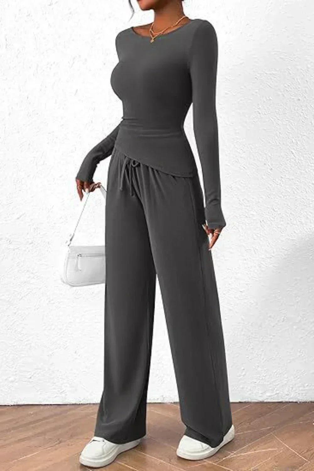 Elegantes Damen-Herbst-Outfit: Rundhals-Oberteil und Hose von WOLFFMODE