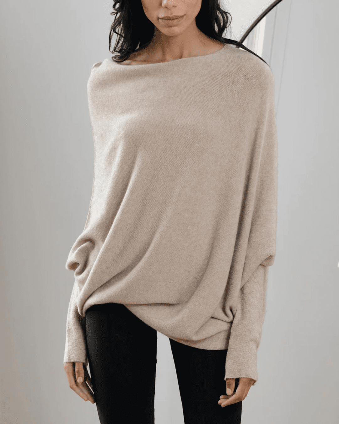 Eleganter, asymmetrisch drapierter Cressida™-Pullover mit Rundhalsausschnitt