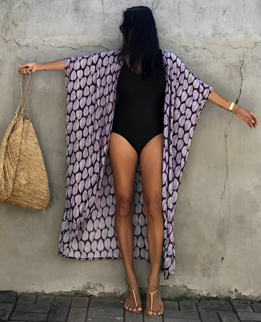 Damen-Strandkimono von WolffMode: Langer, gemusterter Retro-Kimono mit Gürtel