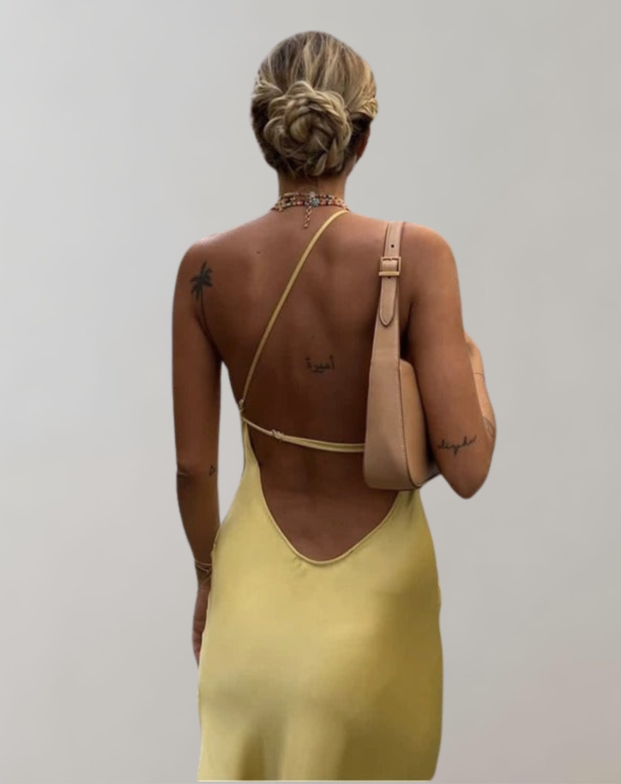 Goldenes Spitzen-Cocktailkleid mit Rückenausschnitt und Schlitz von WolffMode