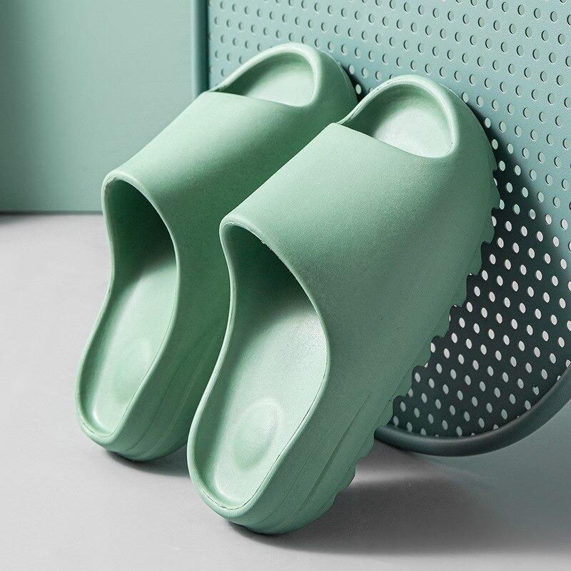 WOLFFMODE Slide Pure: Chunky-Soled, Comfortable, and Stylish Slippers for Home