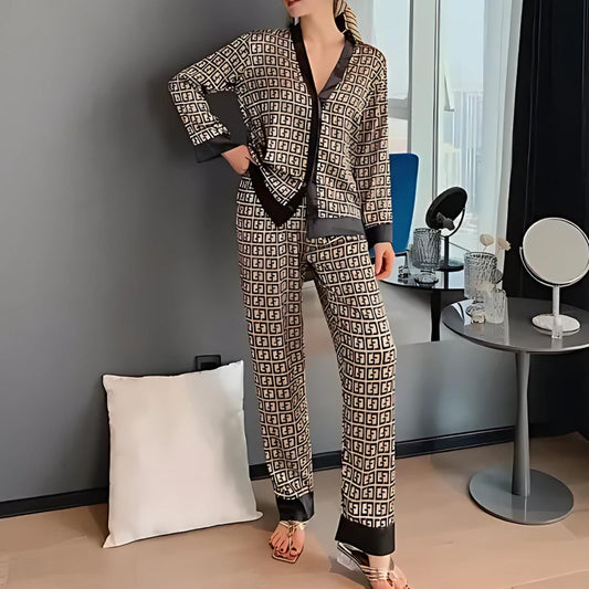 Elegantes Damen-Pyjama Set aus Satin mit geometrischem Muster für den Winter