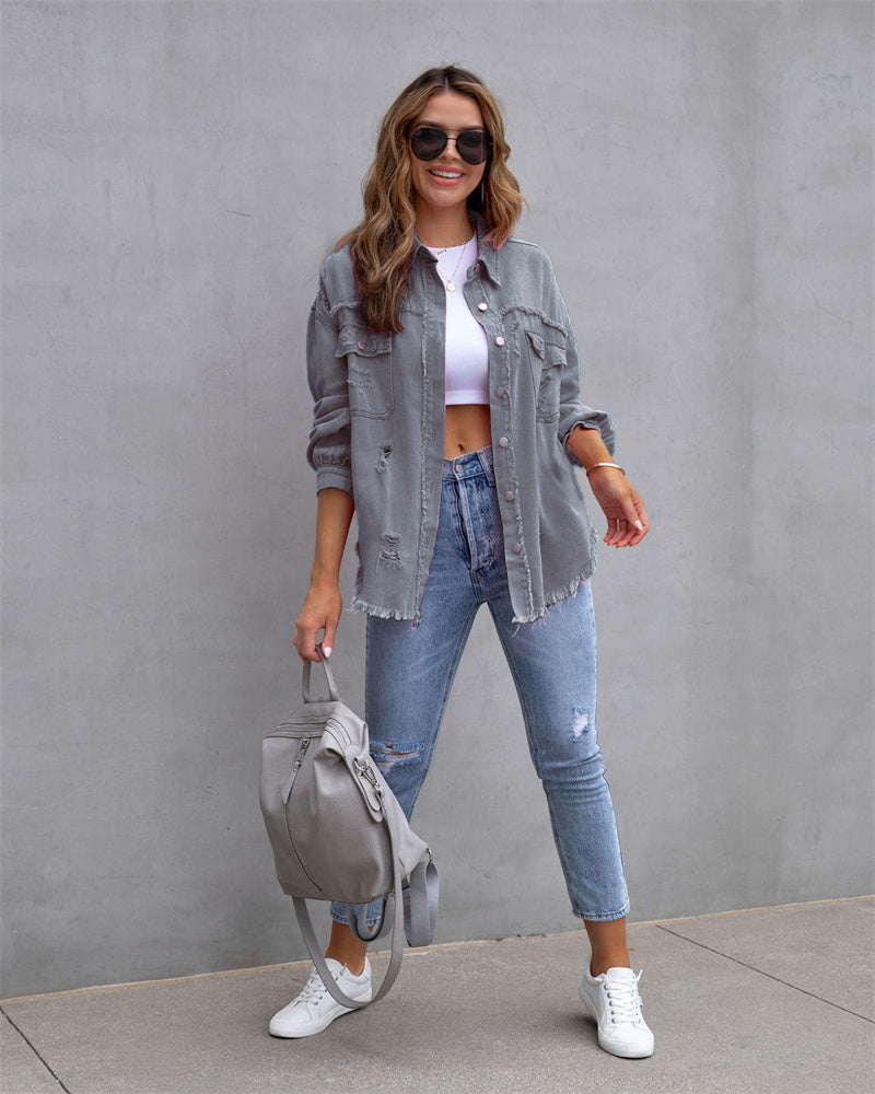 Stylishe Jeansjacke im lässigen Hemd-Stil mit Löchern