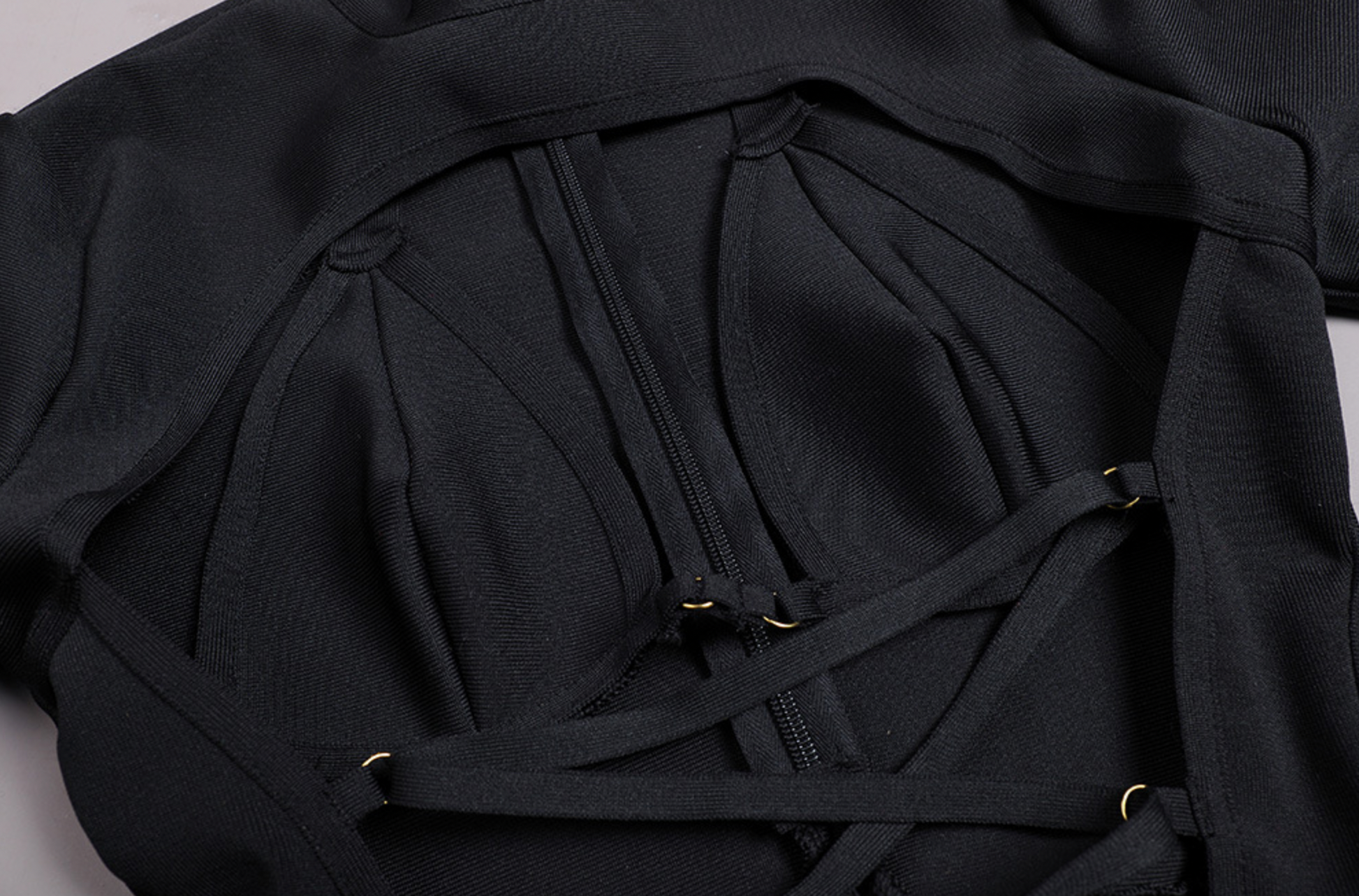 Langärmliges Maxikleid mit Cut-outs