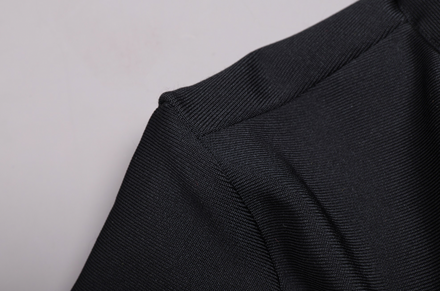 Langärmliges Maxikleid mit Cut-outs