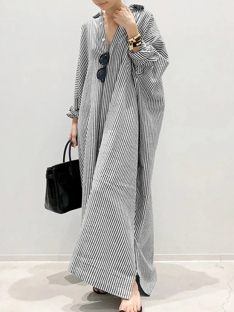 Damen-Maxi-Kleid von WolffMode: Oversized, gestreift, lange Ärmel, lässiger Schnitt