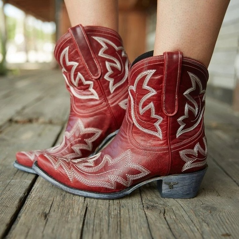 Lederne Cowboystiefel mit Stickerei von WOLFFMODE