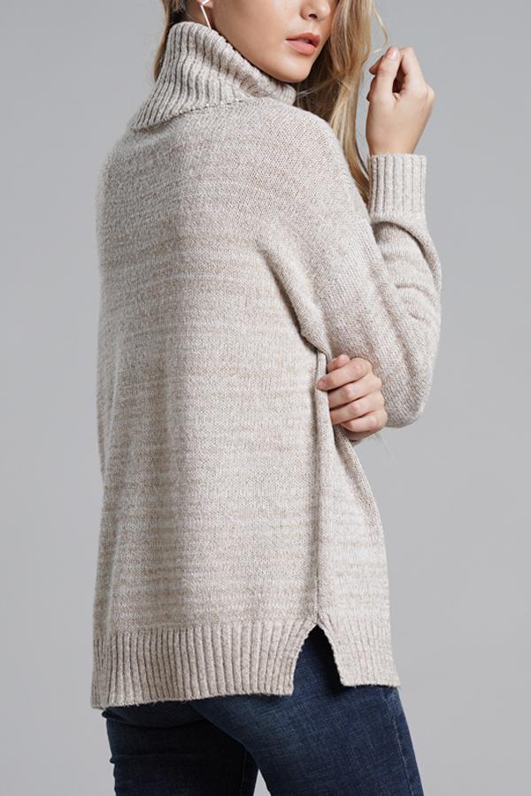 Grauer Oversize-Strickpullover mit hohem Kragen von WOLFFMODE