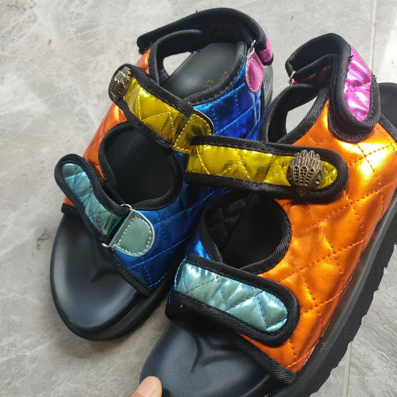 Klassische karierte WolffMode Sandalen mit Klettverschluss