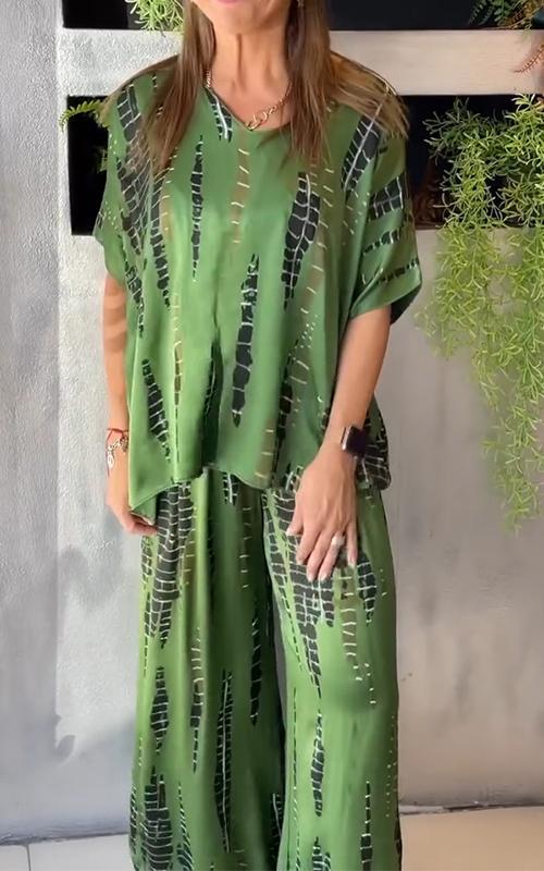 Entspannter Satin-Zweiteiler mit Rundhals