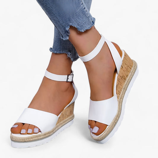 Stilvolle und bequeme vegane Keilsandalen von Athia