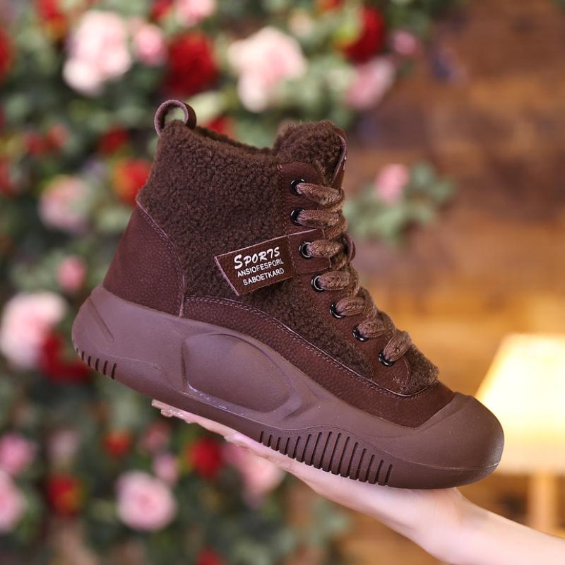 Nancy™: Neue Sneaker mit robuster Sohle