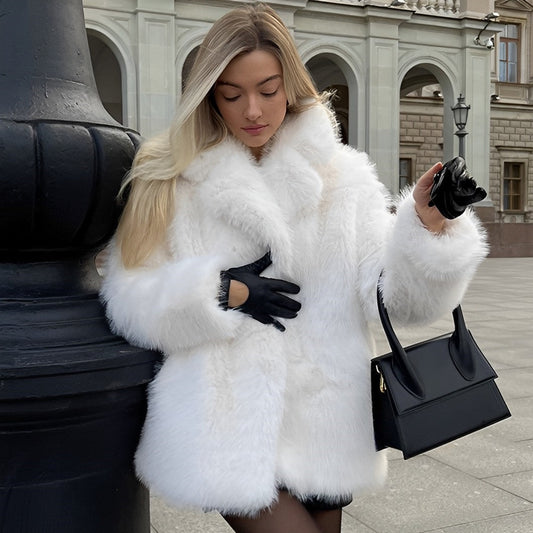 Kurzer, eleganter Wintermantel von WOLFFMODE