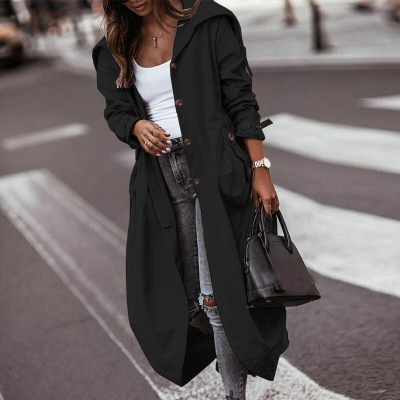 Ein zeitloser Trenchcoat – ein Must-have für modebewusste Frauen.