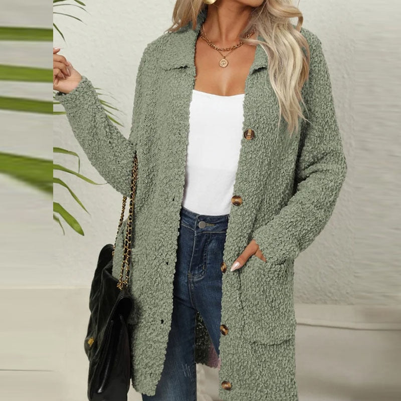 Weiche Teddybär-Strickjacke mit Taschen in Langform von WolffMode